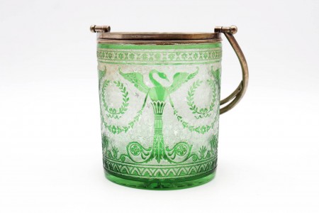 Balde de gelo em vidro verde gravado a ácido com estrutura em prata e asa 